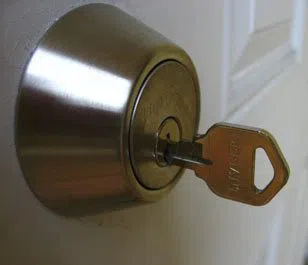 Locksmith Master Shop Tampa, FL 813-778-0312 Locksmith Master Shop Tampa, FL 813-778-0312 - 13-Key-Broke-In-Lock